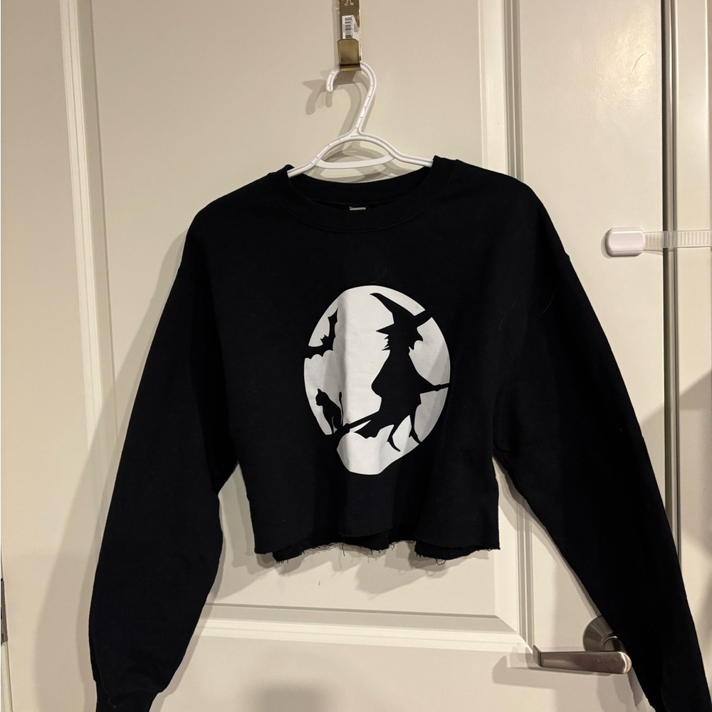 Black Witch Silhouette Cropped Sweatshirt